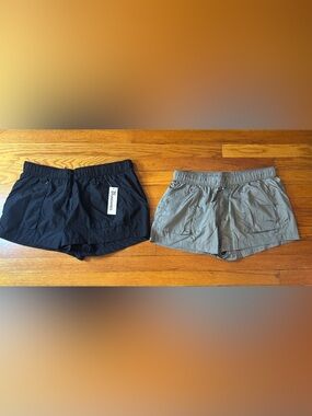 No Boundaries Women’s Elastic-Waist Shorts - Black & Gray.        L (12/14)